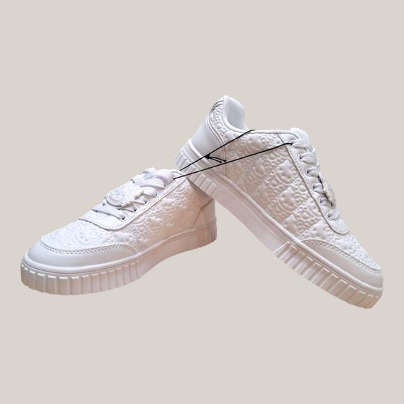 NWT Women's Hello Kitty Lace-Up Sneakers - White - Limited Edition - Multisize - Picture 5 of 13